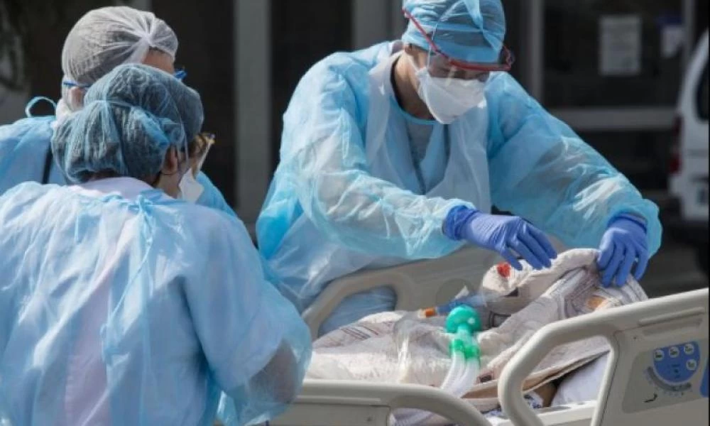 Νοσούν 77 γιατροί και νοσηλευτές, σε καραντίνα 350